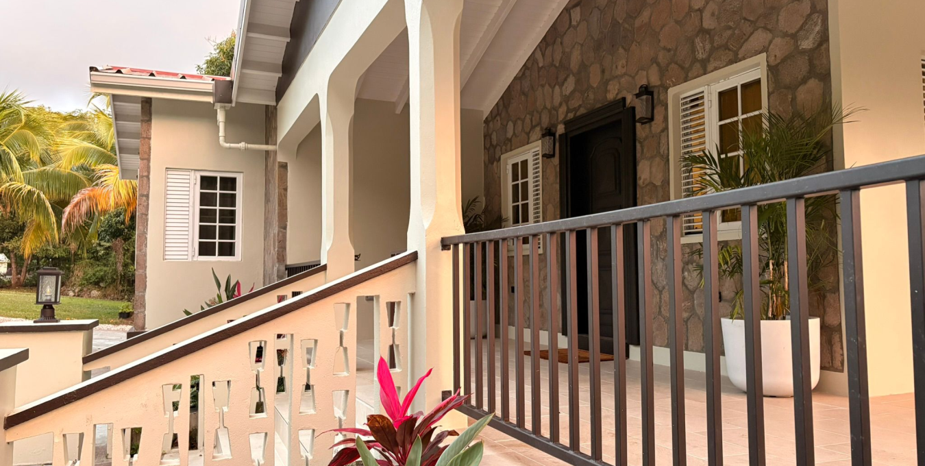 Coco Palm - Tropical Retreat