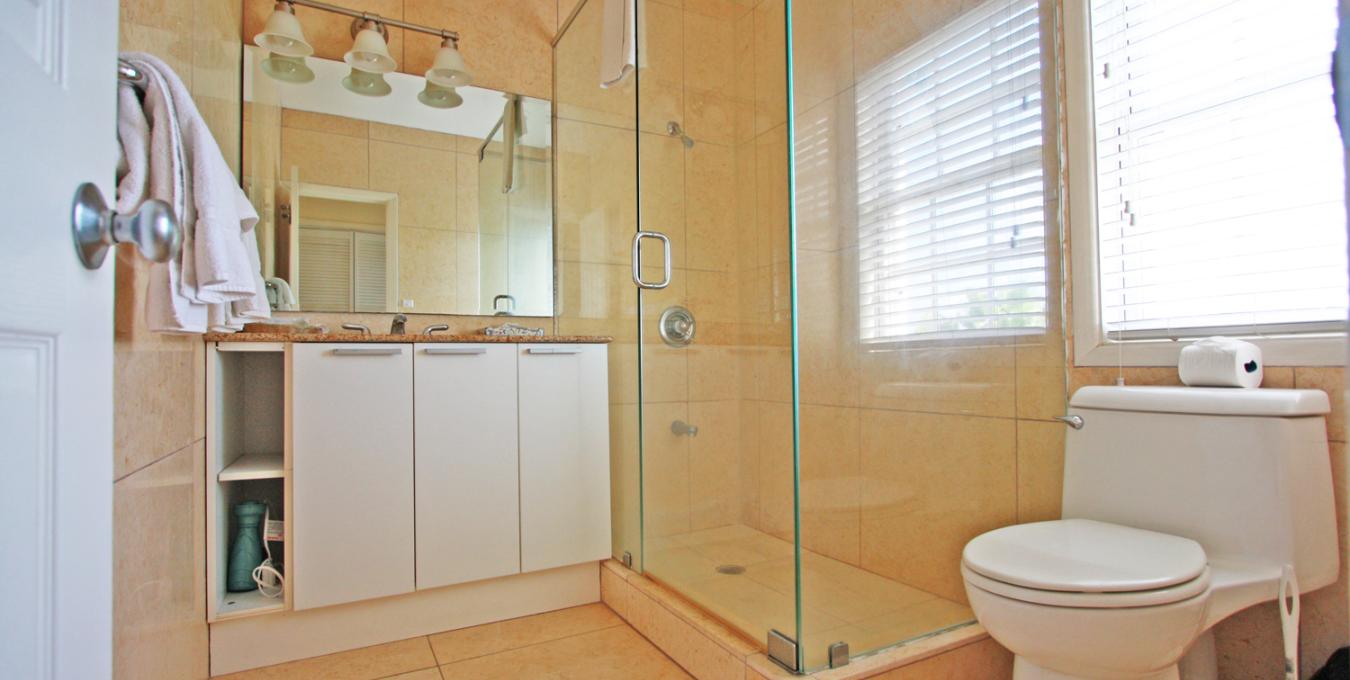 Sea Breeze Condo (1D) Sea Breeze Condo (1D)